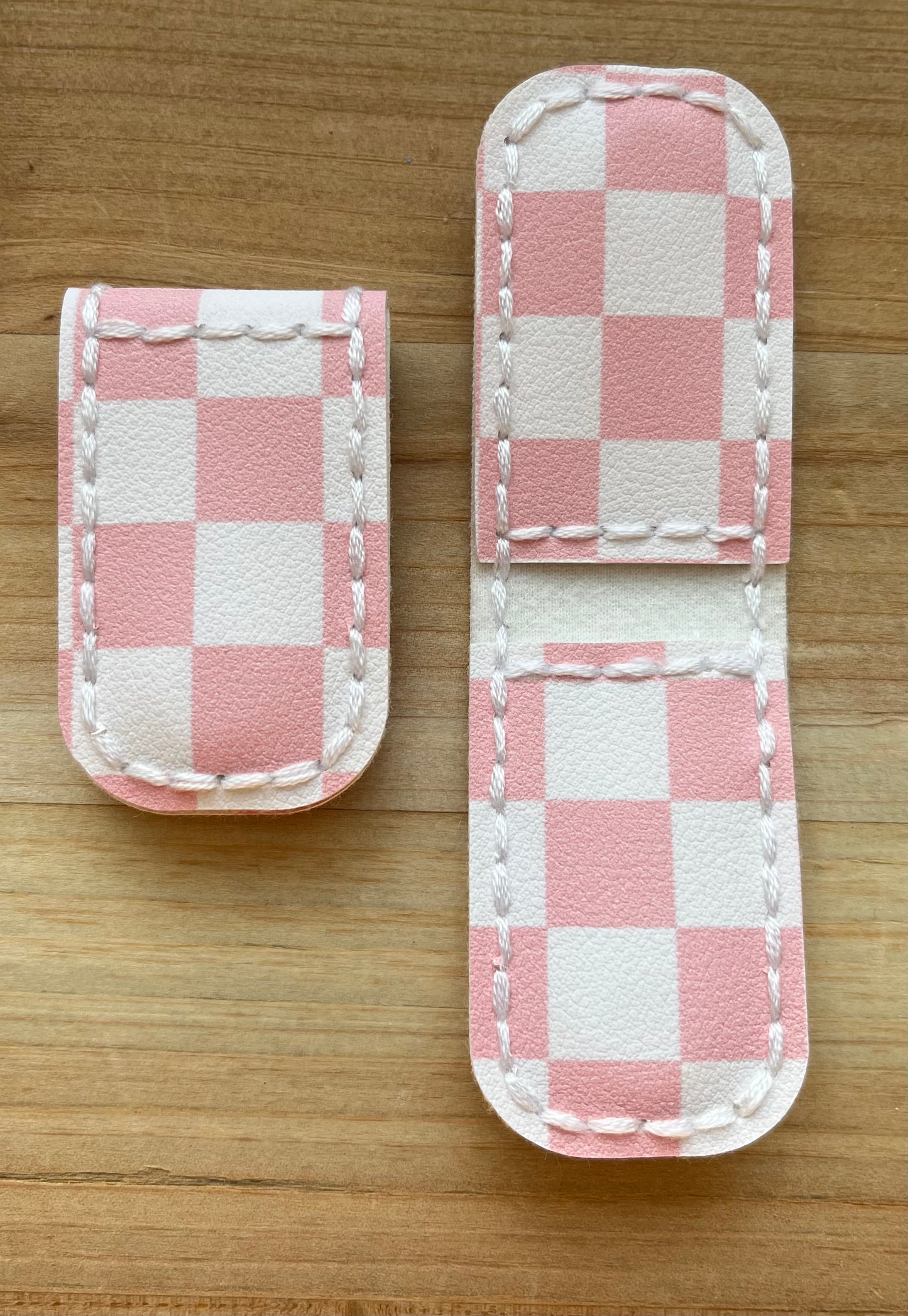 Magnetic Bookmark Pink Checker