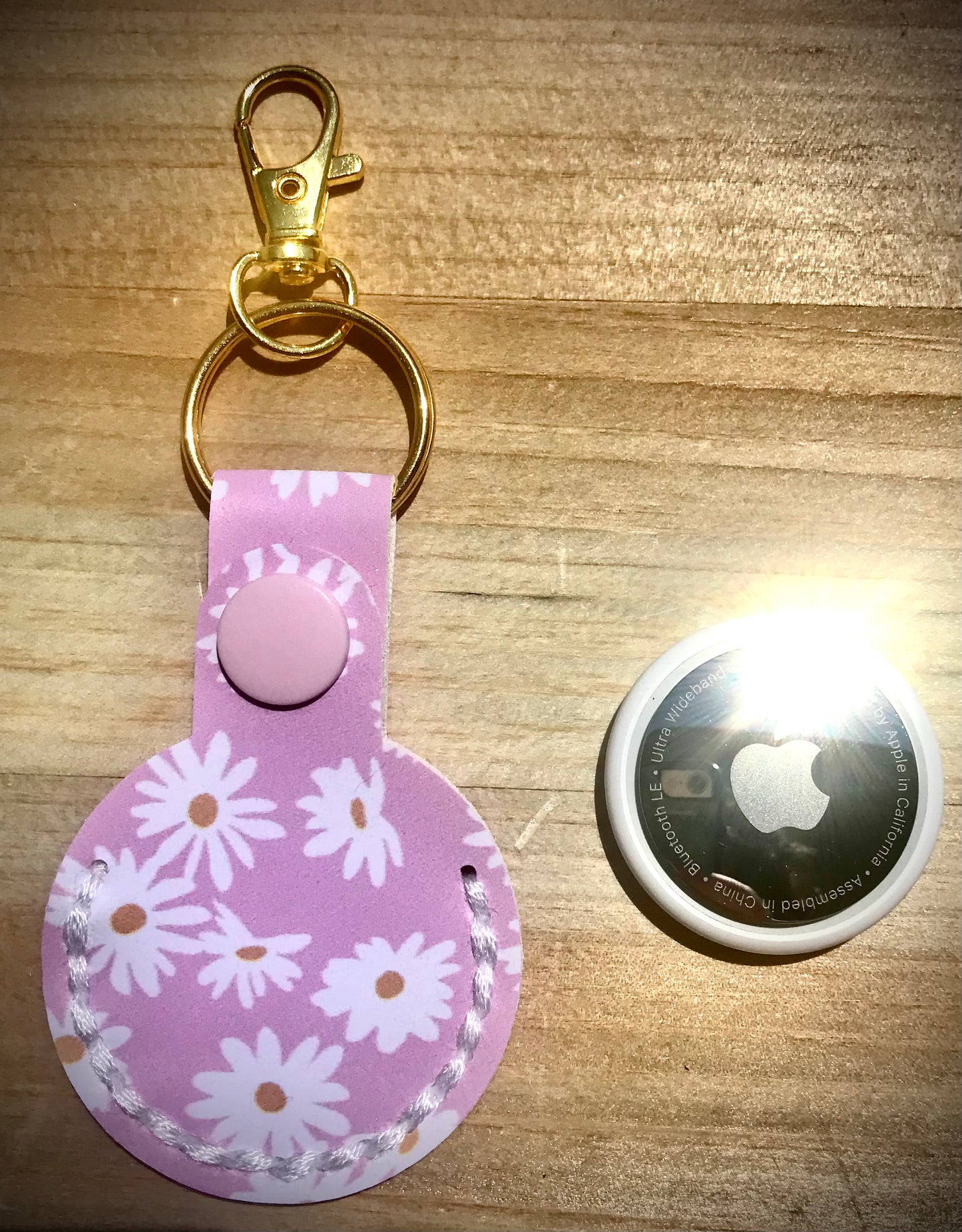 AirTag Holder Keychain - Pink w/ Daisies
