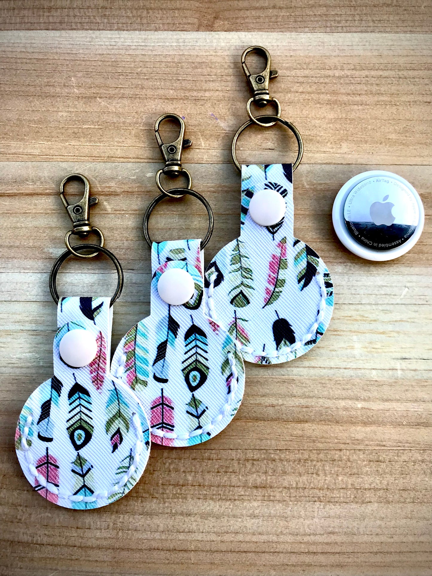 AirTag Holder Keychain - Feathers