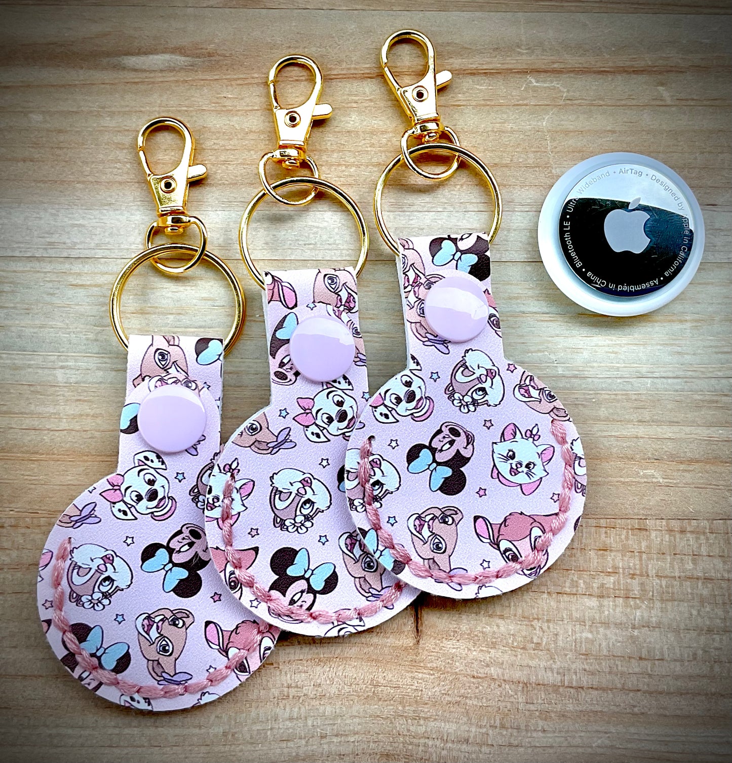 AirTag Holder Keychain - Mouse and Friends Neutral