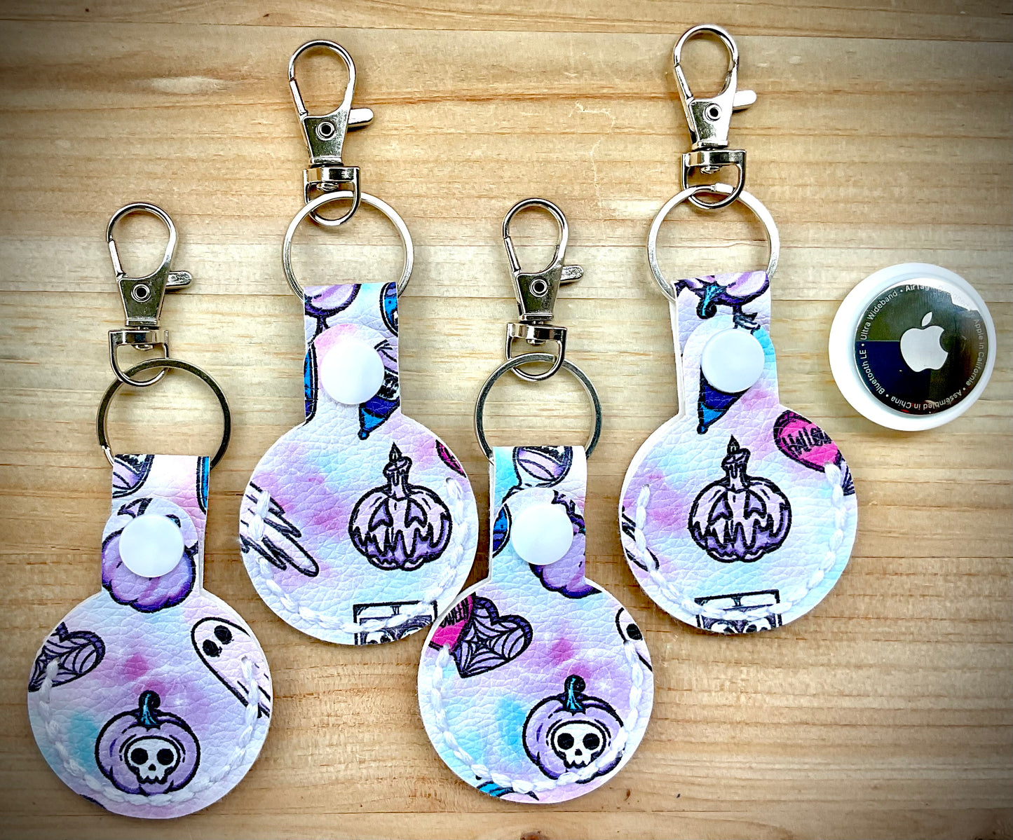 AirTag Holder Keychain - Black/White Magic