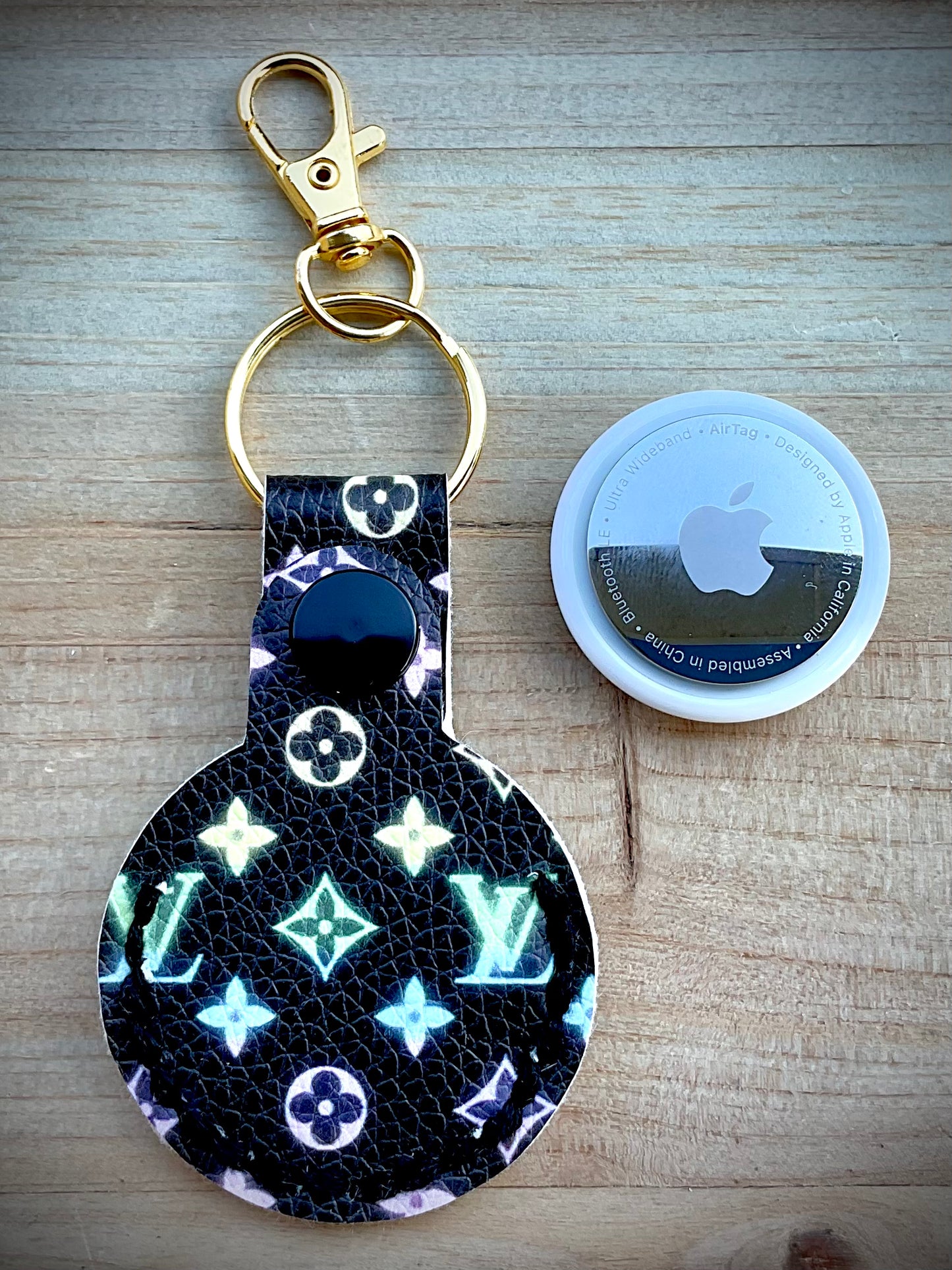 AirTag Holder Keychain - Rainbow Luxe