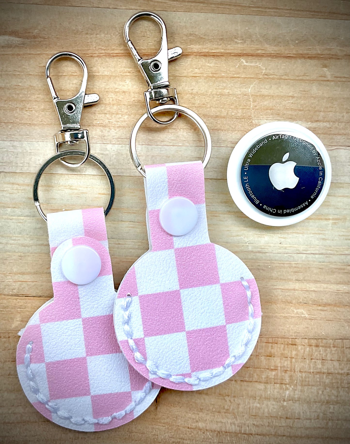 AirTag Holder Keychain - Checker Print